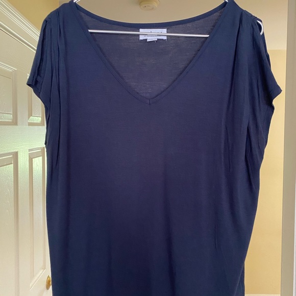Loose fit vneck top - Picture 3 of 3